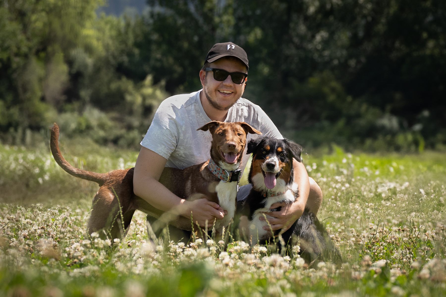 Gábor Szabó with Hazel and Gaia in a meadow